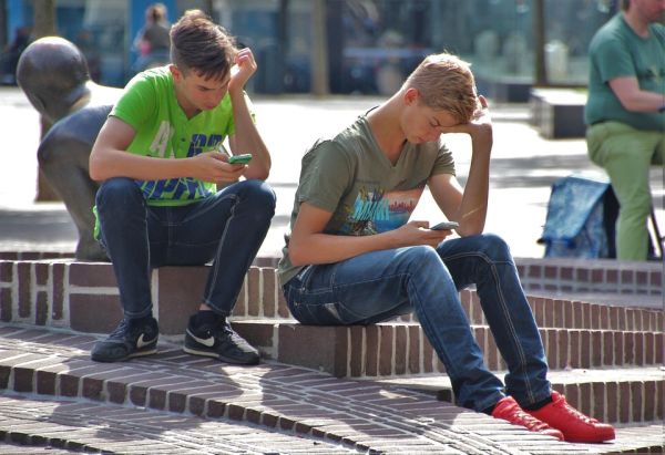 Koliko vremena mala djeca smiju biti za mobitelom